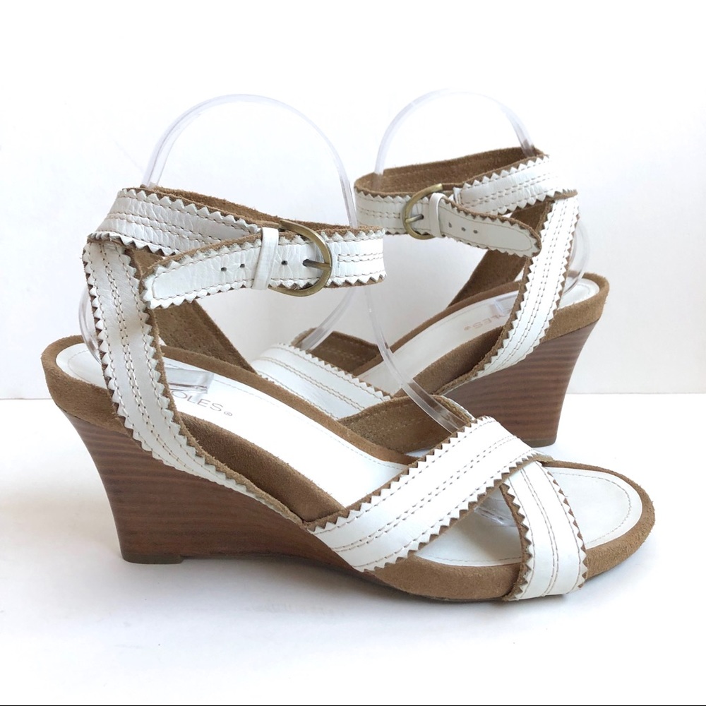 AEROSOLES White and Tan Wedges